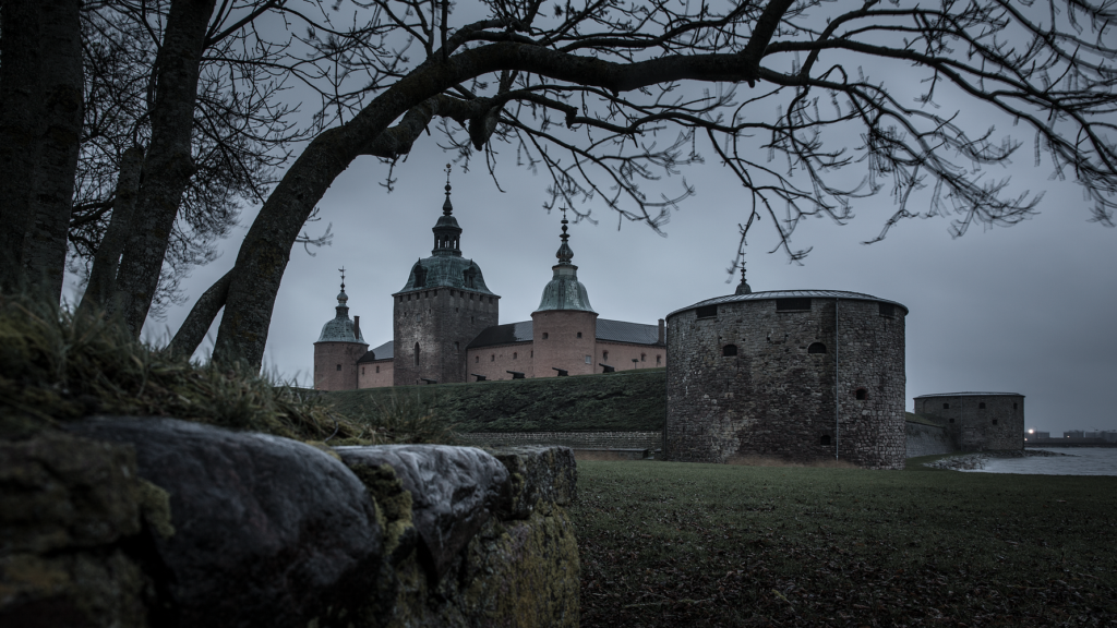 Skrämmande spökvandringar i ett nedsläckt slott